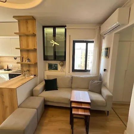 Hugo Apartment *